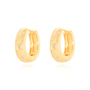 BRINCO ARGOLA OVAL COM DETALHES MICRO ZIRCONIAS